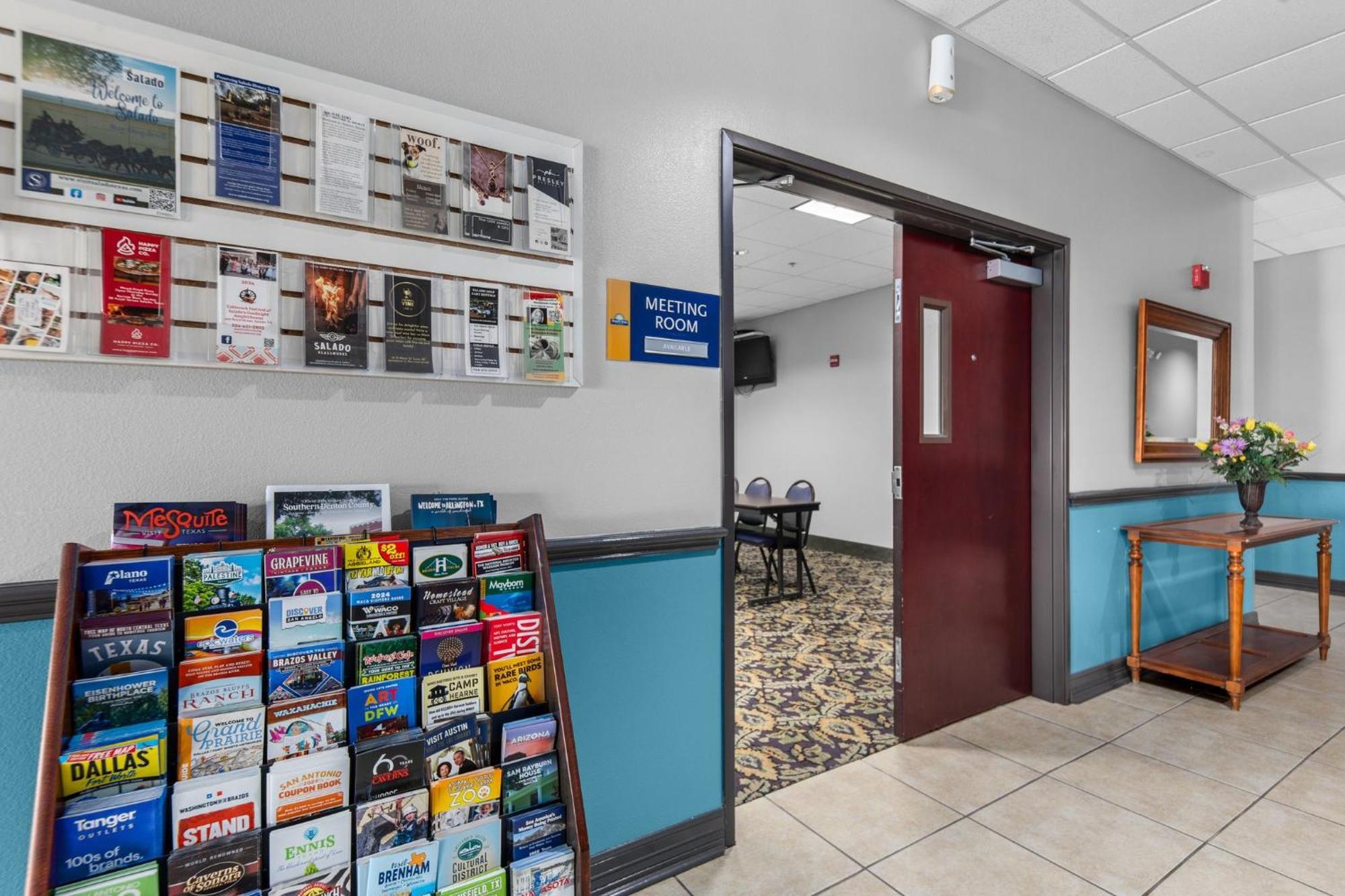 Days Inn By Wyndham Salado Екстер'єр фото